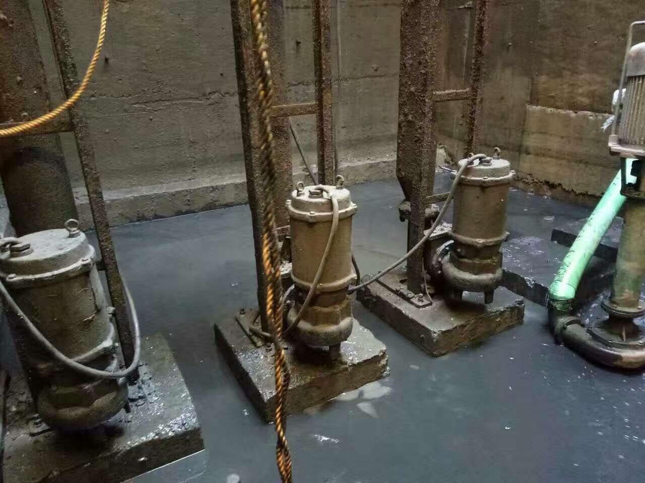 清水污水池清理