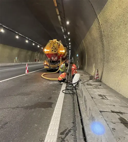 清水隧道排水渠清淤